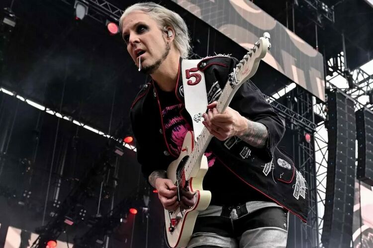 John 5 отговори на обвиненията, че свири на плейбек с Mötley Crüe