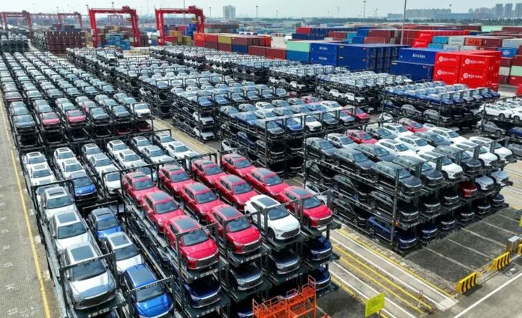 Неочаквана прогноза: до 2030 година китайските автомобили ще заемат 33% от световния пазар