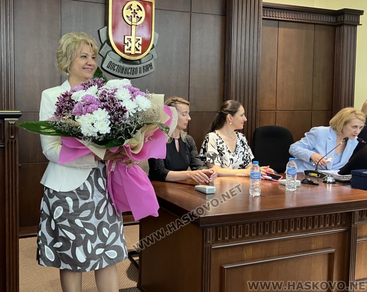 Таня Захариева отново е председател на Общинския съвет в Хасково