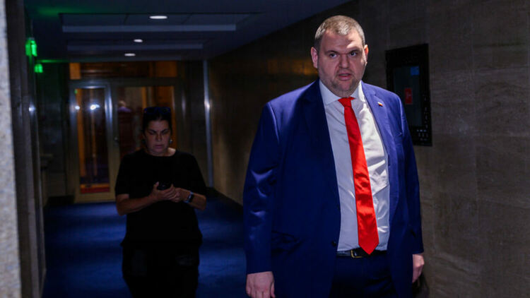 Спасяването на редник Пеевски