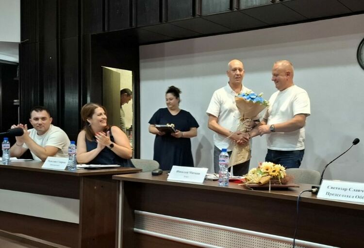 Общинската сесия започна с поздрав за кмета