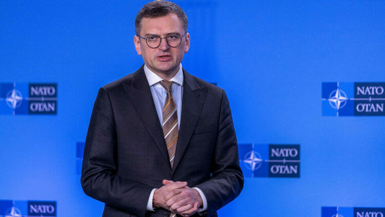 Украинският външен министър отиде на посещение в Китай