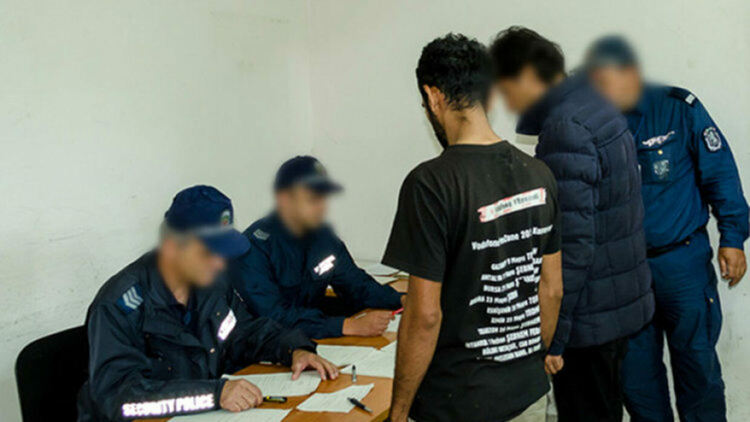 Оставиха в ареста турски каналджия, превел афганистанци през границата