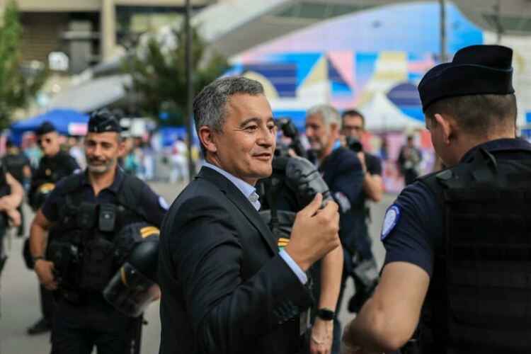 Откриха заплашително писмо срещу френския вътрешен министър, заразено с бубонна чума