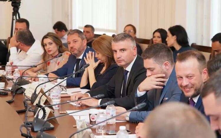 С 6 месеца се удължават преговорите по ядрената сделка с Киев
