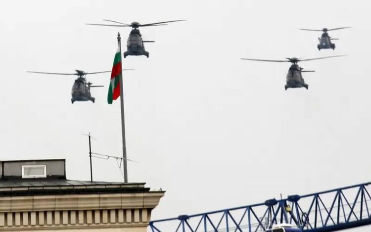 Военните се оплакаха, че пилотите им взимат по-малко от МВР и HEMS