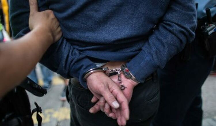Задържаха 25-годишен за грабеж в Хасково
