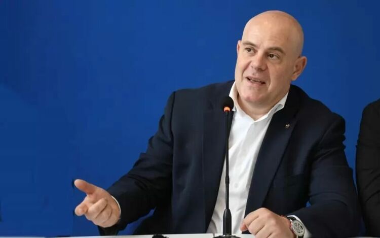 Съдът насрочи делото за 250 хил. лв. на Гешев срещу прокуратурата
