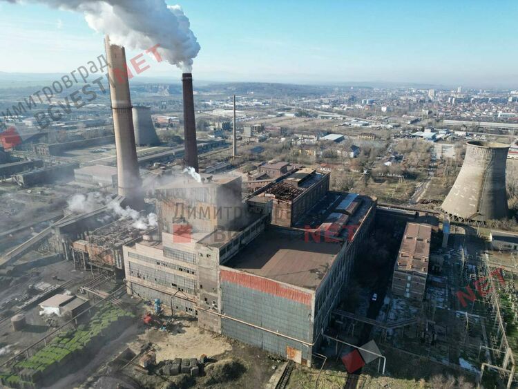 Предпразнично димитровградчани получиха доза серен диоксид и концерт на открито