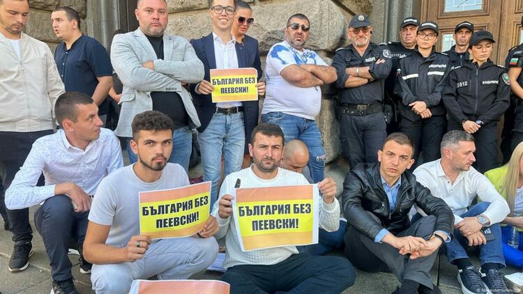 Доган и Пеевски: Създателят се отрича от творението си