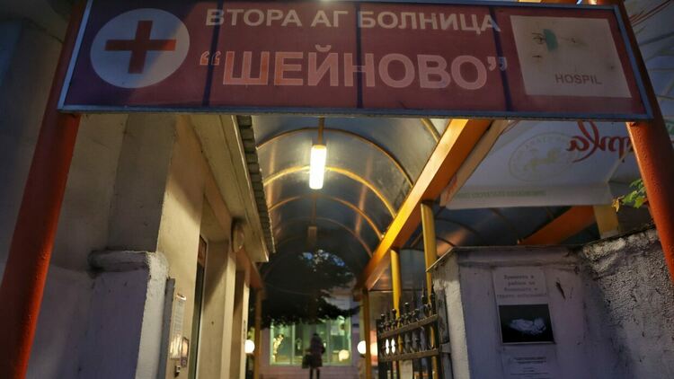 Проект на извънсъдебно споразумение: "Шейново" да плати 70 000 лв. на едно от семействата с разменените бебета