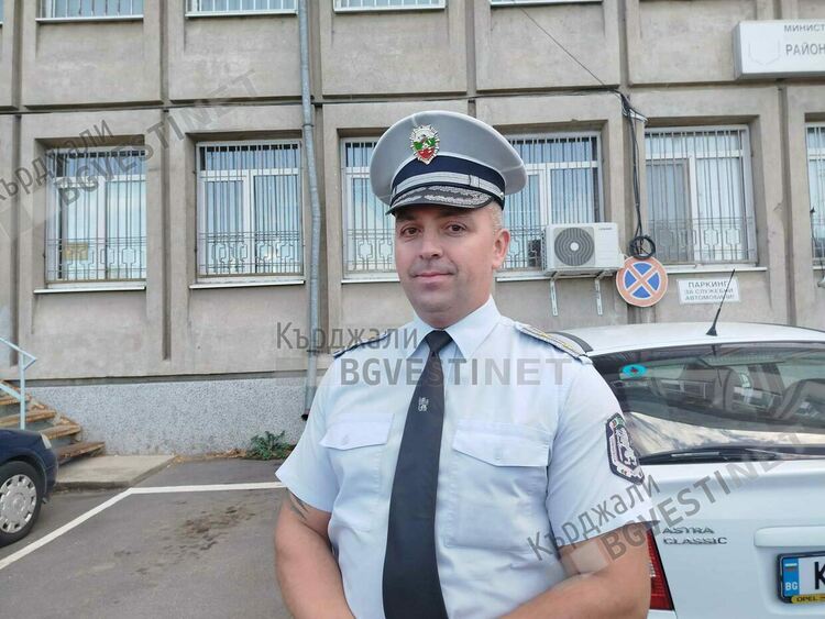Поставят разделителни колчета в участъци от пътя за ГКПП "Маказа"
