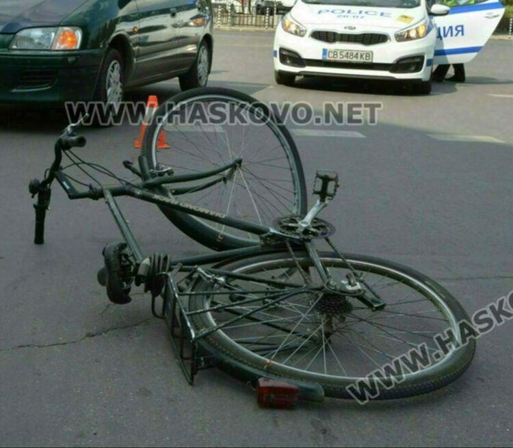 Водач на кола не спря на „Стоп“ и рани велосипедист