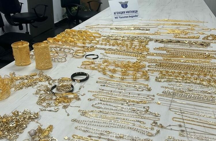 Хванаха стюард в автобус с контрабандно злато за близо 90 000 лева