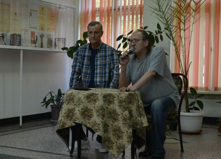Бальо Балев представи книгата си пред първомайска публика