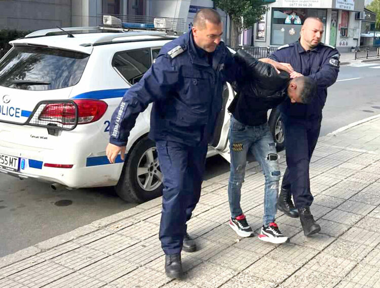 24 души са задържани в акцията за купуване на гласове в Хасковско, издирват трима 