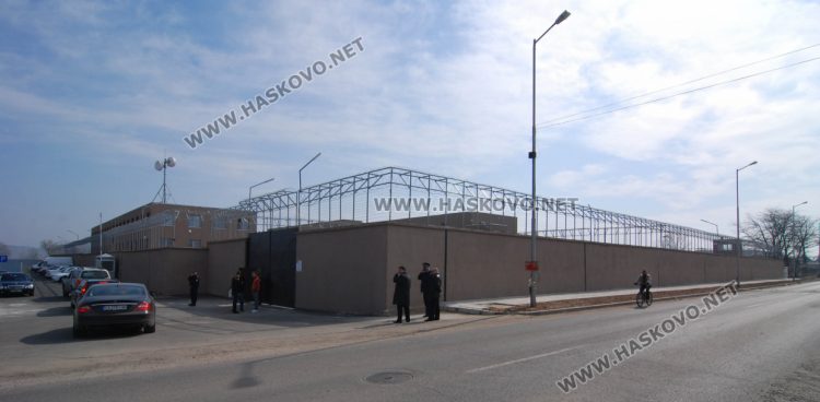 Задържаха алжирец за тормоз над мароканец и обида към полицаи 