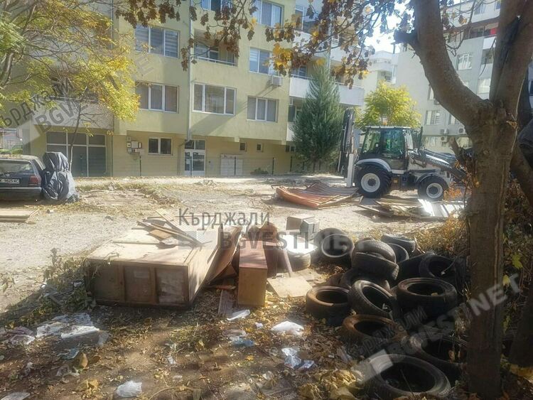 Започна принудителното премахване на гаражните клетки 