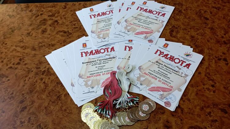 6 деца от Хасково и Димитровград с награди от конкурса „Народни будители“