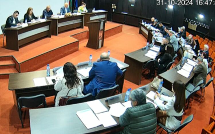 Редовната сесия на ОбС гласува декларацията срещу кариерите в общината