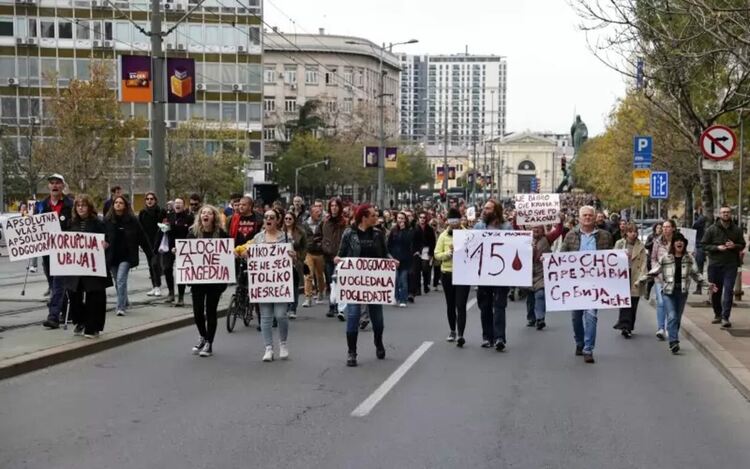 Десетки хиляди протестираха в Нови Сад за оставка на правителството