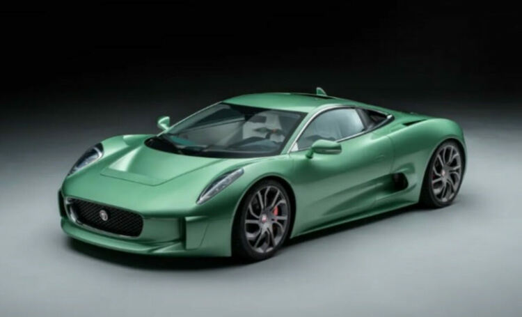 Jaguar от филм за Джеймс Бонд излиза на пътя