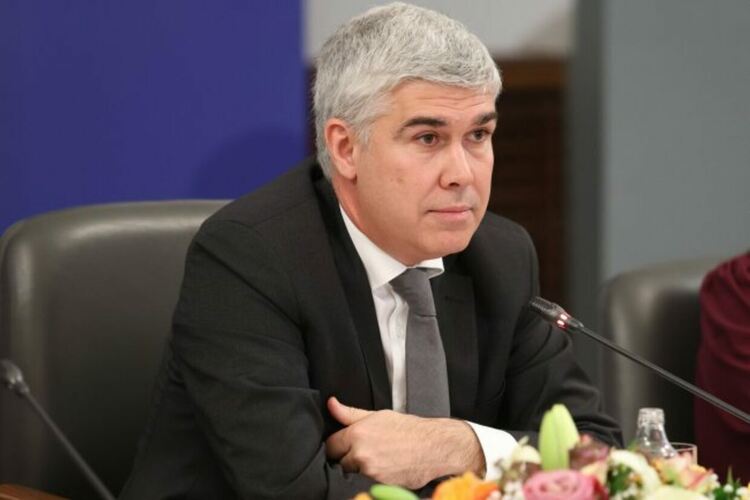 Държавата ще иска повече права за златната си акция в "Лукойл"