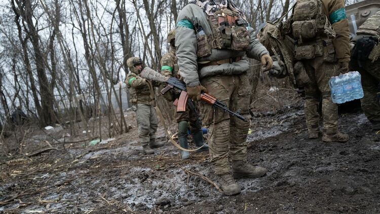 Двама руски войници получиха доживотни присъди в Русия за убийството на 9-членно украинско семейство