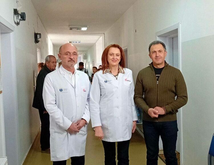 В Златоград столични лекари  прегледаха 370 деца само за ден по Програма „Детско здраве“ 