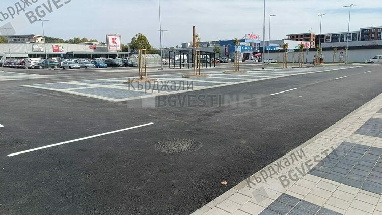 Катастрофа на паркинг в Кърджали при движение на заден ход