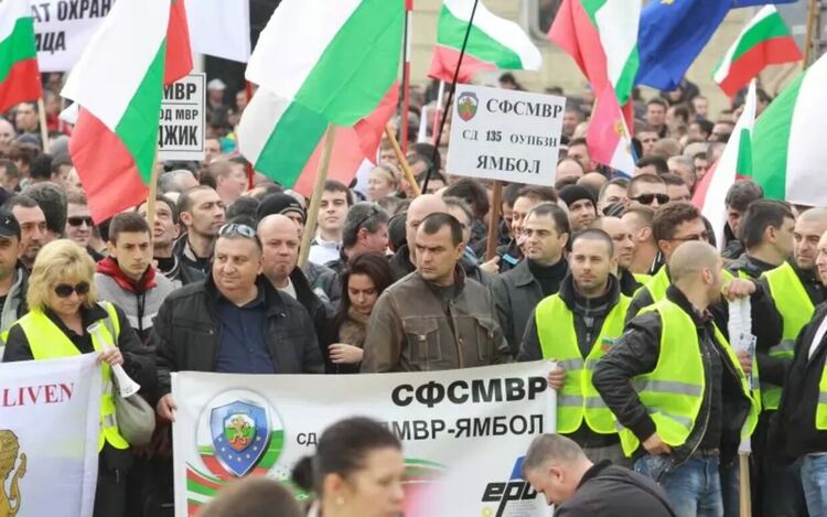 Синдикатите в МВР заплашиха с „впечатляващи протести“ за заплати