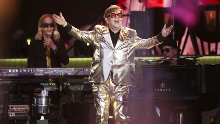 „Никога не е късно“ e посланието в новата песен на Elton John