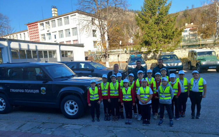 Открит урок за учениците от Детско полицейско управление в Крумовград за професията на граничарите