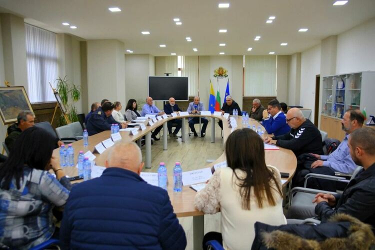 Общинският съвет за намаляване на риска от бедствия обсъди предстоящия зимен сезон 