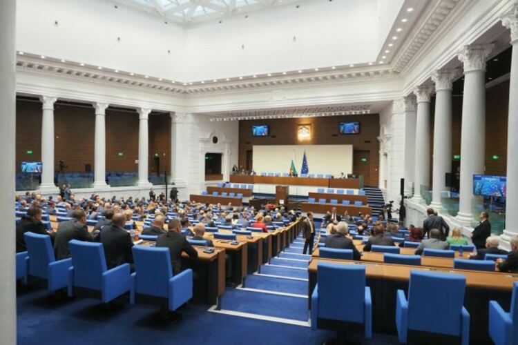 Нов ден, нов опит да се избере председател на парламента