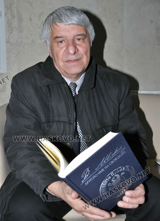 Проф. Пламен Павлов представя „България: кратки хроники“ 