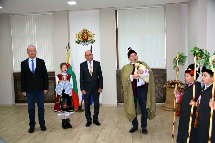 Коледари навестиха община Асеновград 