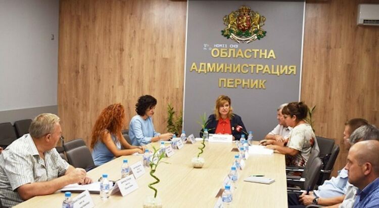 Областната дирекция по безопасност на храните - Перник е с денонощно присъствие на ГКПП „Стрезимировци“, съобщи директорът й