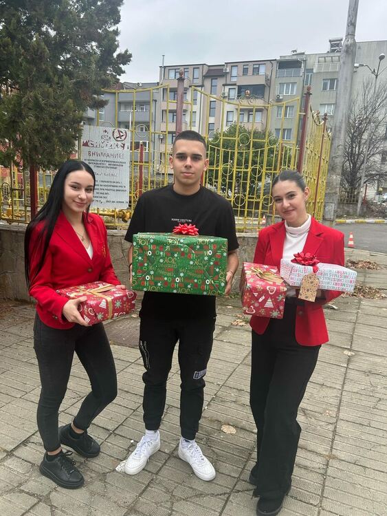 УП на “Славейков” зарадва деца в “Операция: Плюшено мече”