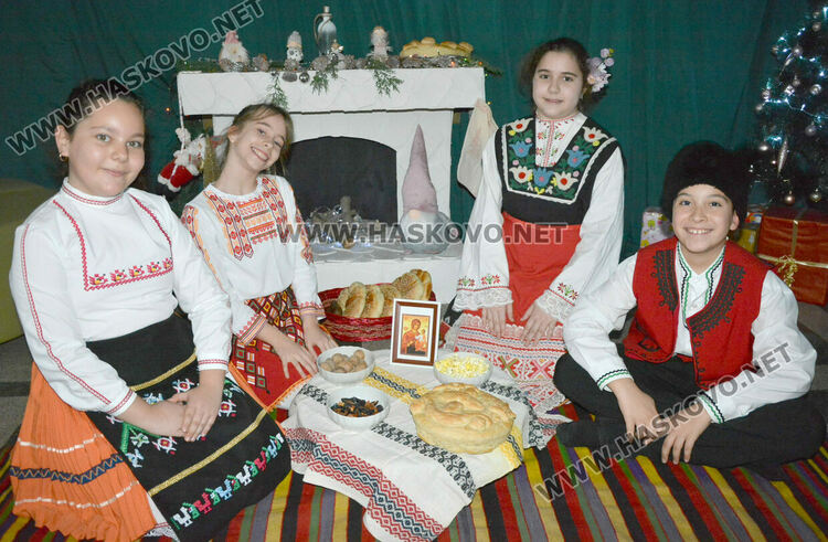 Представиха коледни обичаи и замесиха обредни хлябове в СУ „Васил Левски“