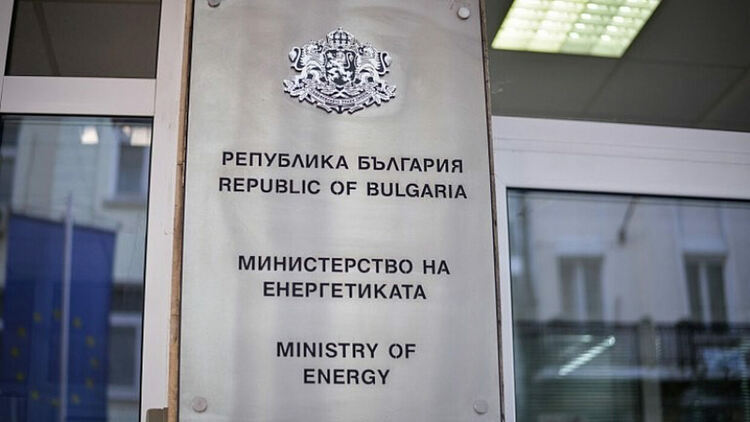Милиони за модернизация на електропреносната мрежа: Министър Малинов подписа договори за над 327 млн. лв.