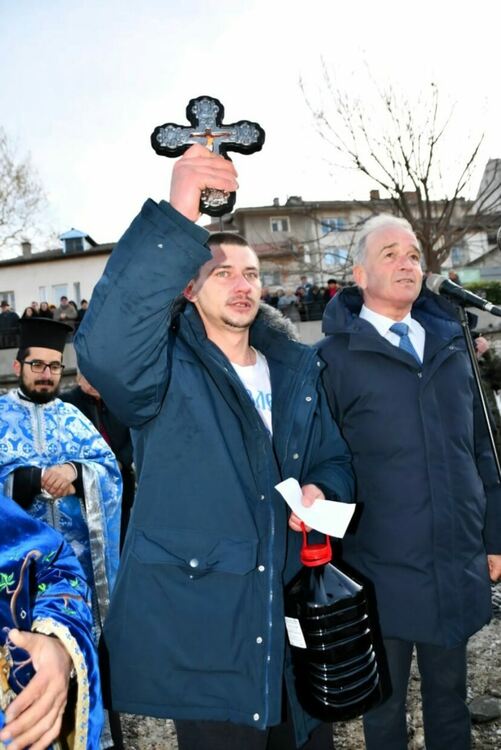32-годишния Мартин спаси богоявленския кръст в Асеновград 