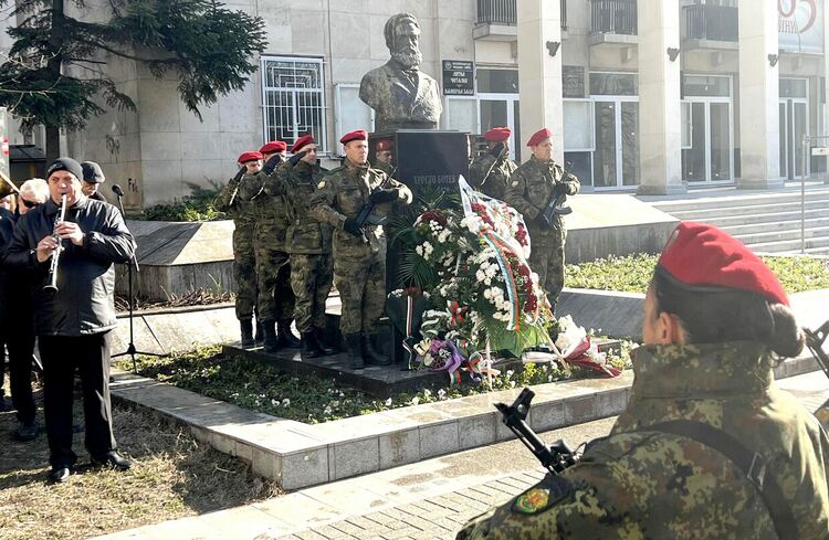 Хасково се преклони пред подвига на Христо Ботев и отбеляза 177 години от рождението му
