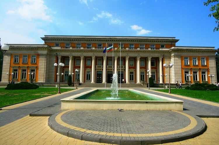 Провинциалният етнически оркестър на Гуейджоу ще изпълни концерт в Перник, събитието е организирано от Китайския културен център – София