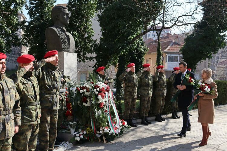 Поклонения пред жертвите на комунизма и делото на Апостола през февруари в Хасково