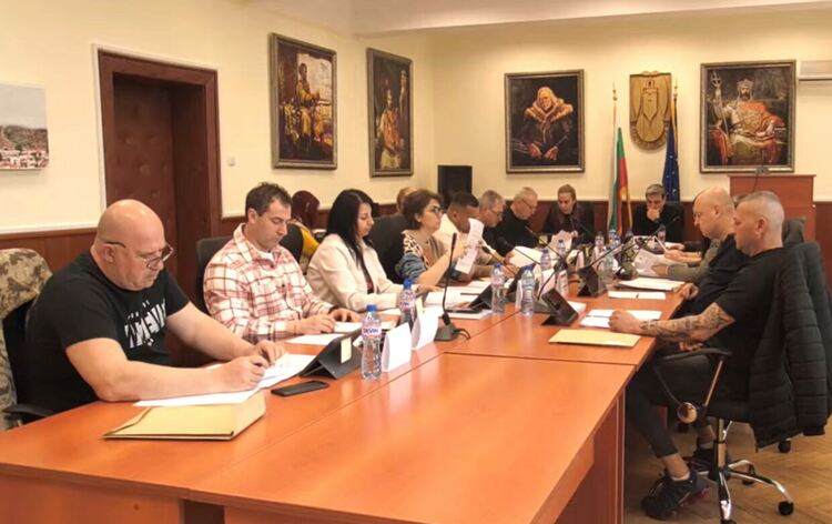 Дарител изгражда плоча на Капитан Петко в Тополовград