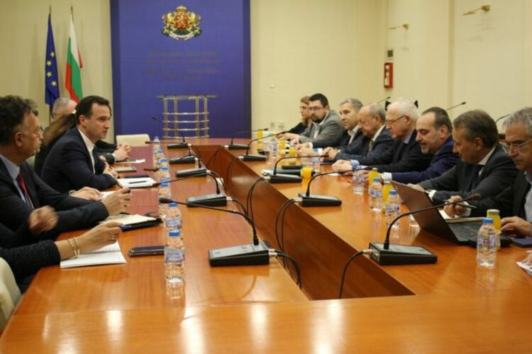 Ще има долен и горен праг на цените на тока при компенсиране на бизнеса