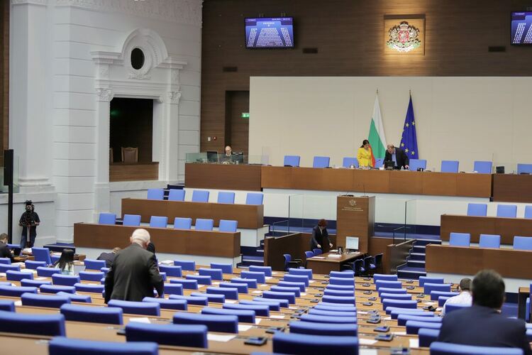 Парламентът гласува пълна забрана за предлагане, продажба, разпространение и реклама на вейповете