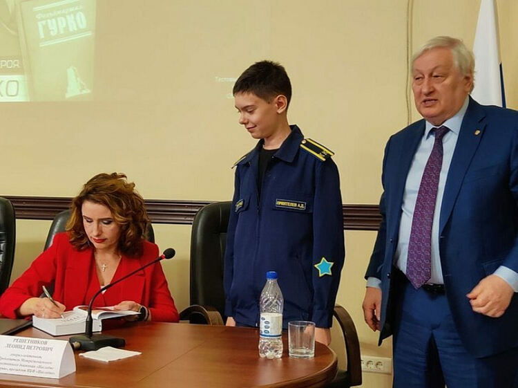 Румен Радев заслужава да е почетен гражданин на Русия, според ген. Решетников. Бай Тошо бил „Герой на Съветския съюз“