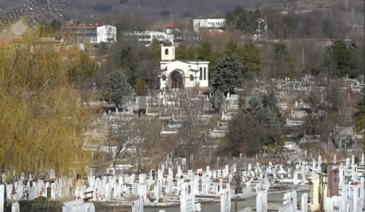 Кърджалийци се стекоха в Гробищния парк за Месопусна Задушница